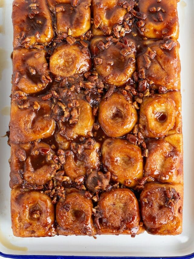 Best Gooey Sticky Cinnamon Buns Recipe