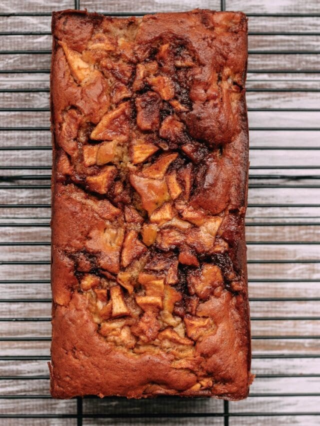 Cinnamon Banana Bread with Apples Recipe